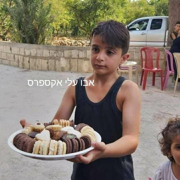 חלוקת ממתקים בלבנון