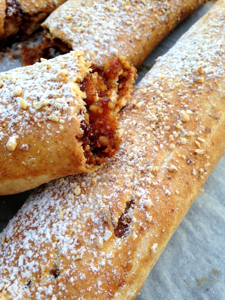 עוגיות ממולאות במילוי תמרים