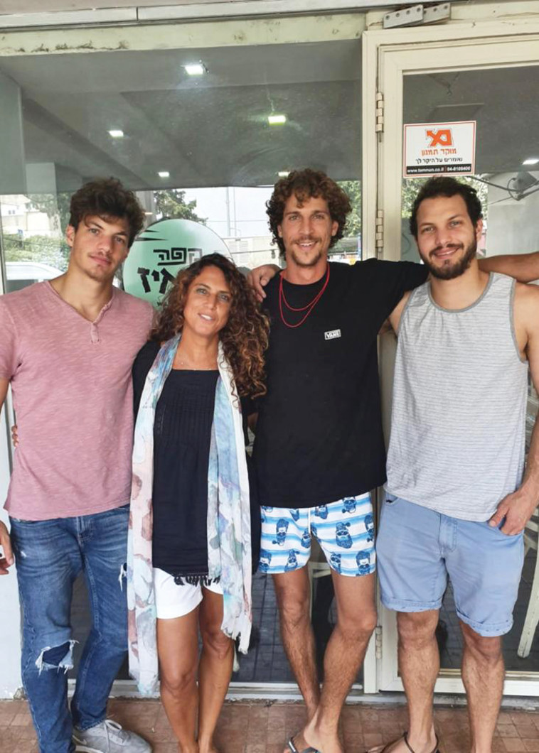 דפנה הכהן וילדיה 