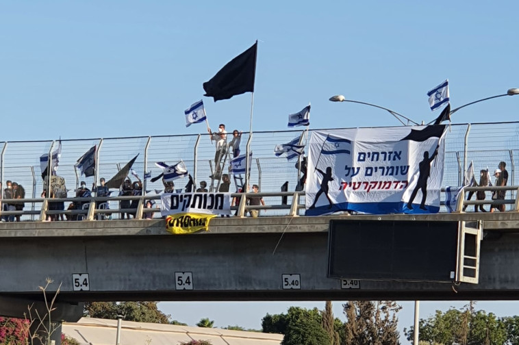 מחאת הדגלים השחורים: קיבוץ עינת