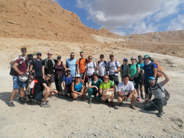A group of hikers on an organized trip to Nahal Rahaf (Photo: Young Traveling)