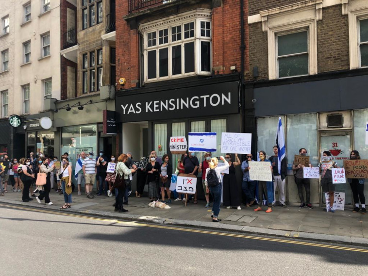 מפגינים ישראלים נגד נתניהו בלונדון