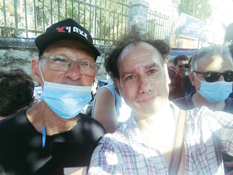 תומר שרון בהפגנה