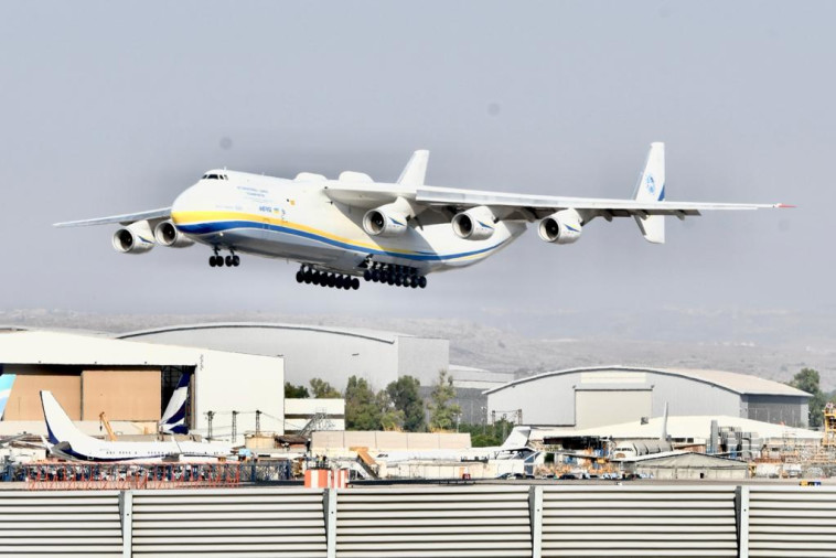 האנטונוב AN-225 נוחת בישראל (צילום: אבשלום ששוני)