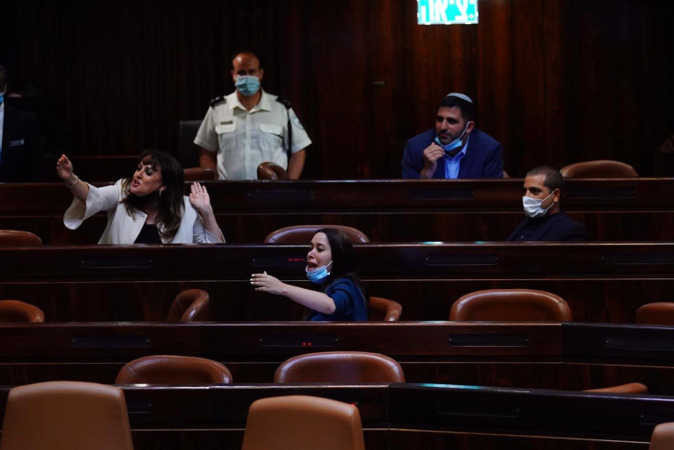 מאי גולן, קטי שטרית