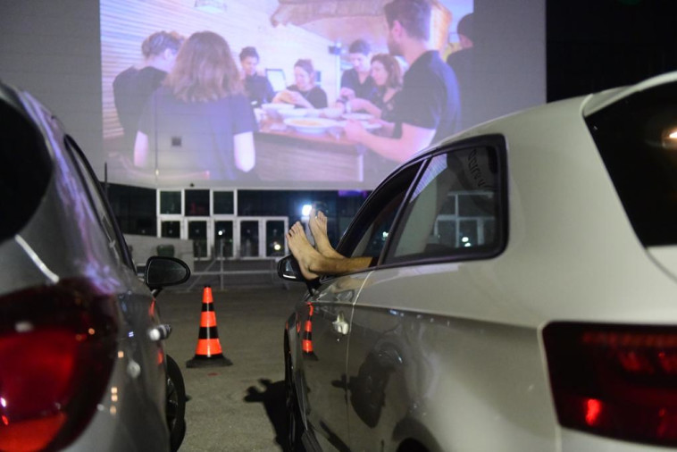 צופים ונהנים, דרייב אין ת''א