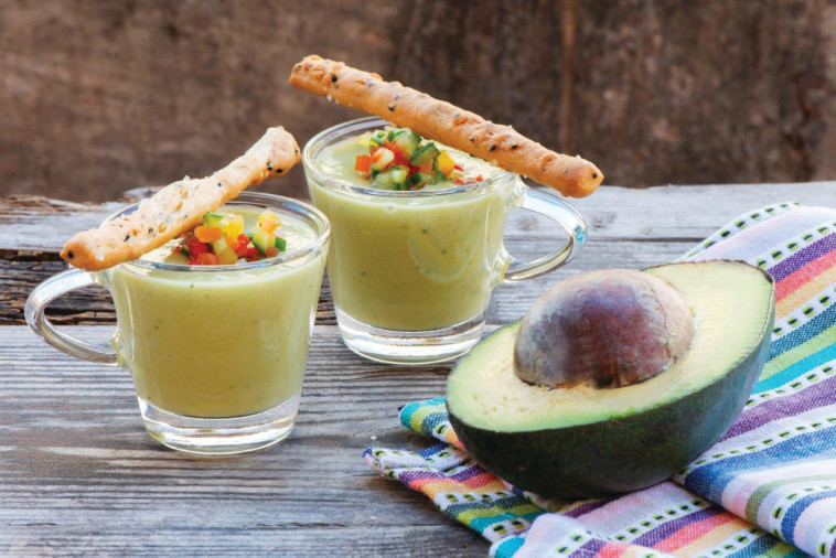 גספאצ'ו אבוקדו, מלפפון ונענע