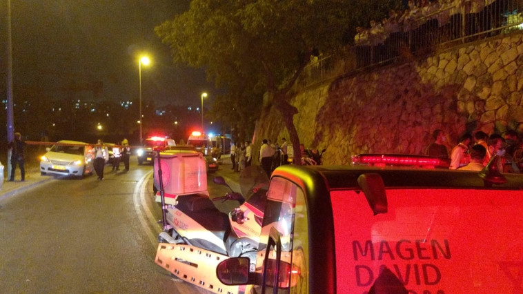תאונת דרכים בירושלים (צילום: תיעוד מבצעי מד''א)