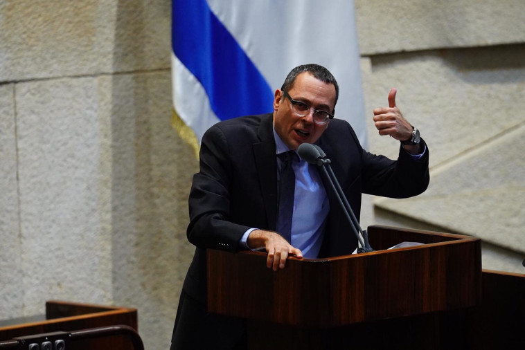 צביקה האוזר