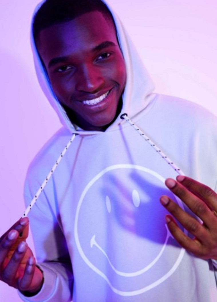 קולקציית קפסולה ELLESSE X SMILEY