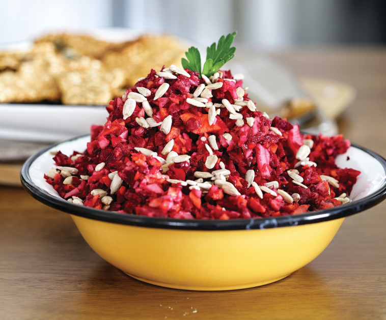 סלט שורשים ברוטב קיווי־בצל