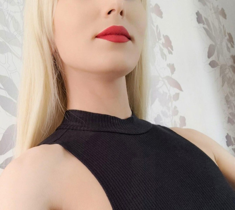 דנה מור (שם בדוי), בעלת עמוד אונלי-פאנס