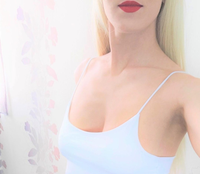 דנה מור (שם בדוי), בעלת עמוד אונלי-פאנס