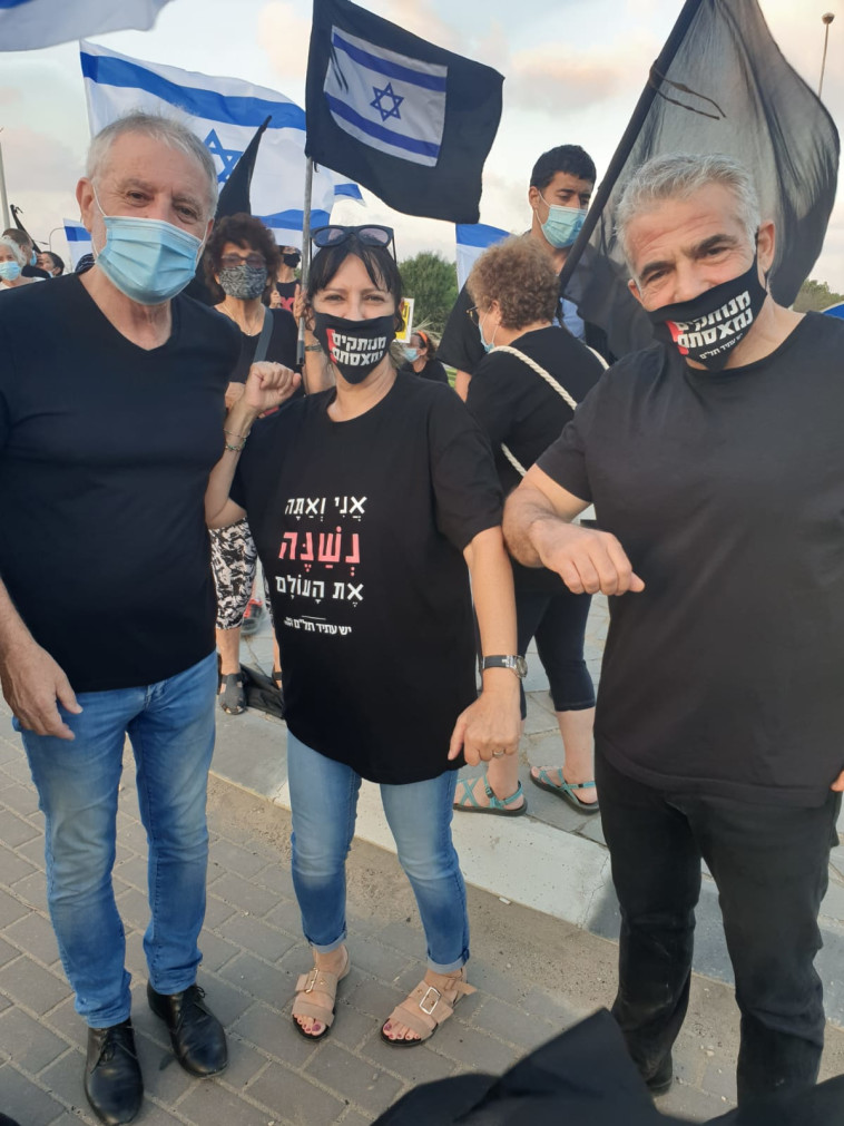 לפיד בהפגנות בעוטף עזה