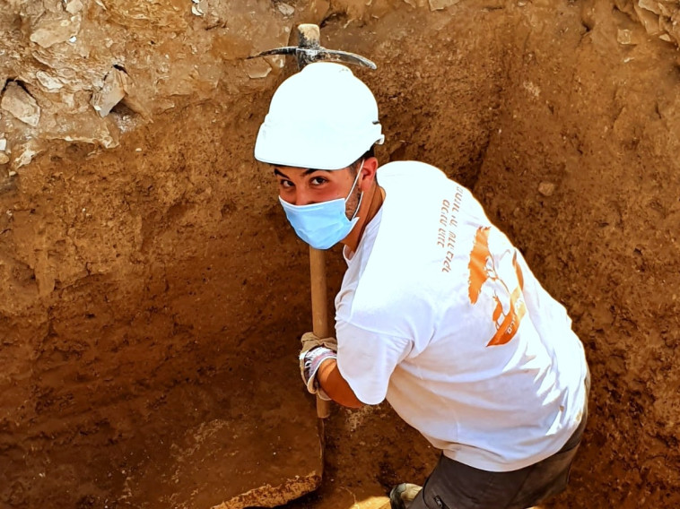 חניך מכינת הנגב בחפירות