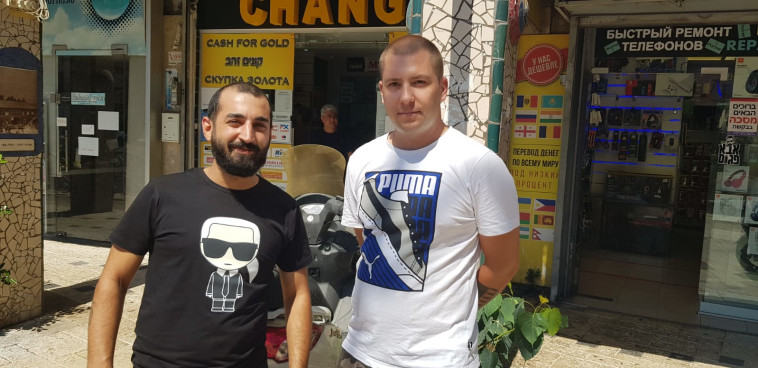 מרק שומינוב ואלכס סבידר, צעירים שמנעו אונס קשישה