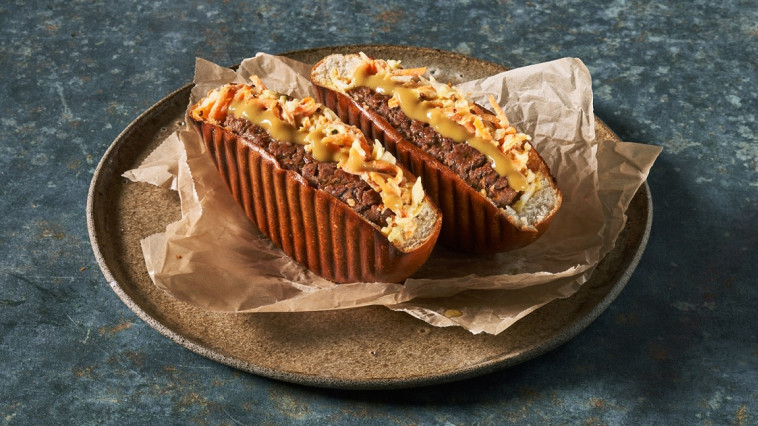 טוסבורגר צדר וסלט ביצים