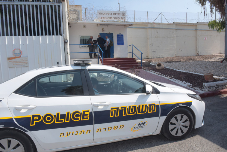 ניידת משטרה, אילוסטרציה (למקום המצולם אין קשר לנאמר בכתבה)