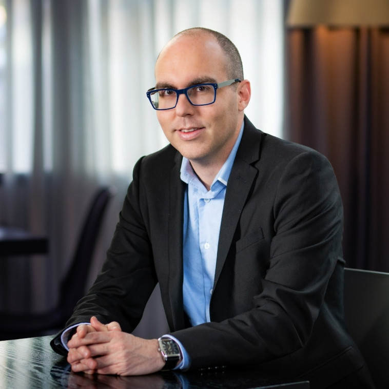 עו''ד אסף פלג