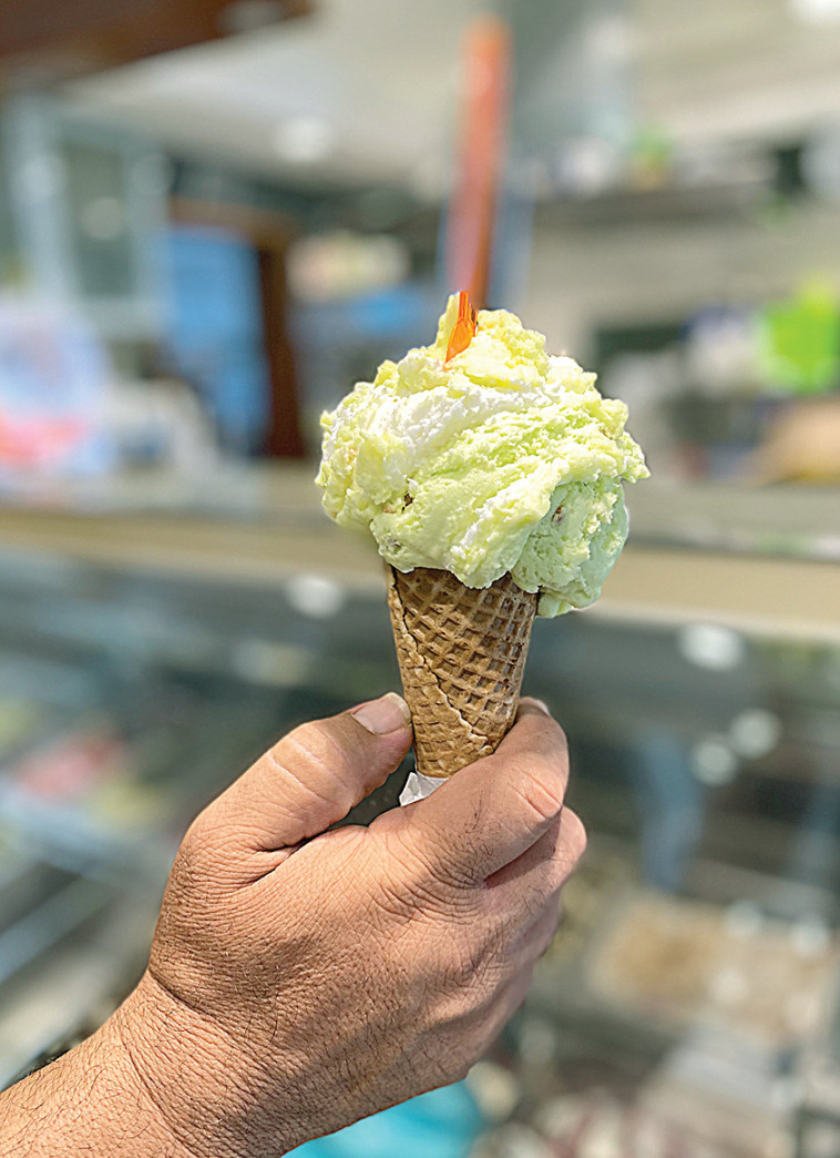 גלידת מסטיקה ב