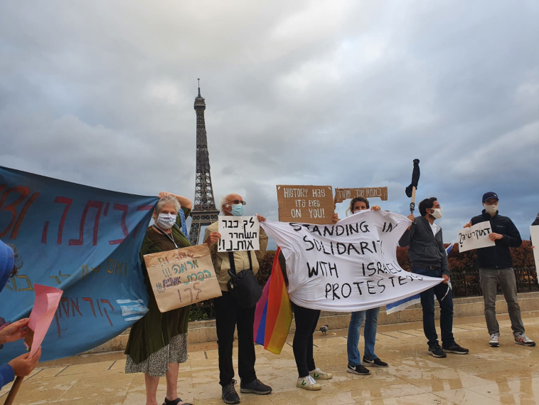 מפגינים נגד נתניהו בפריז