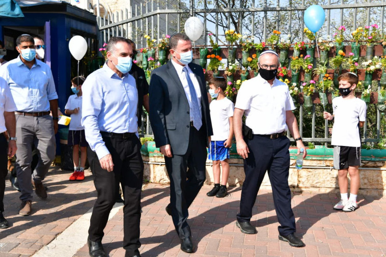 שר הבריאות אדלשטיין בסיור בתי ספר באפרת וגוש עציון 