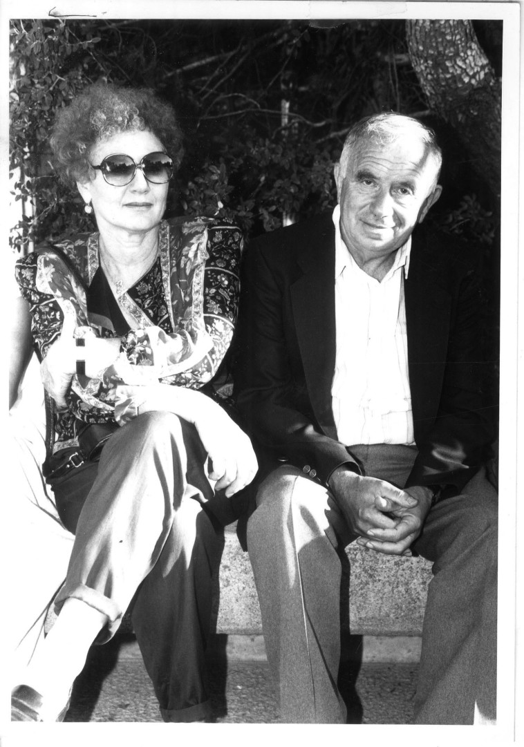 יהודה וחנה עמיחי שנת 1990 