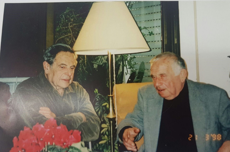 יהודה עמיחי עם חיים גורי 