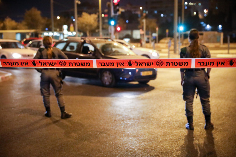 קורונה - מחסומים לאכיפת הסגר הלילי (למקום ולמצולמים אין קשר לנאמר בכתבה)