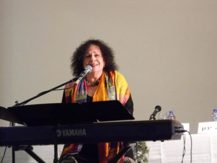 אורה זיטנר בהופעה