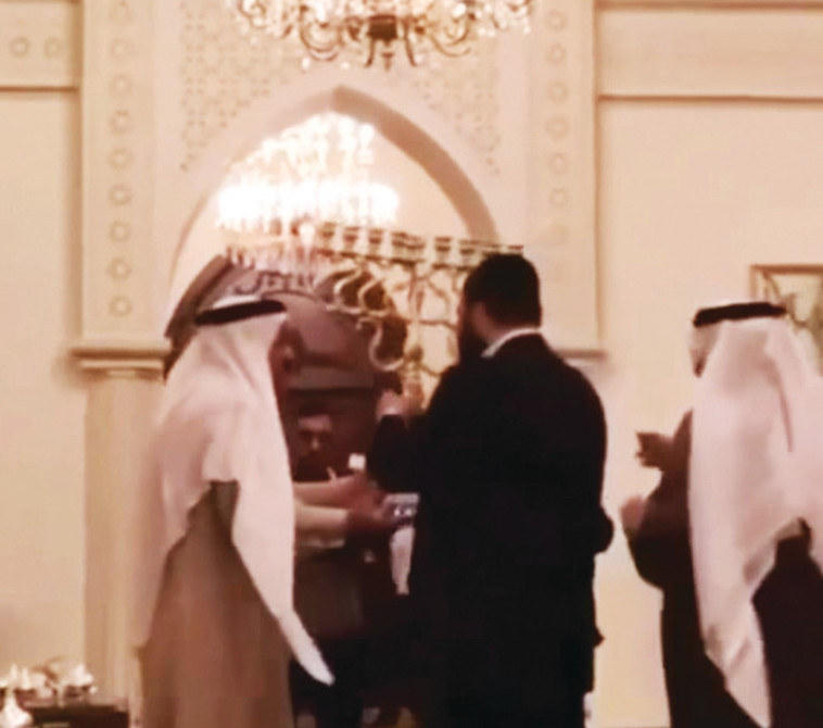 חוגגים חנוכה ורמאדן בבחריין