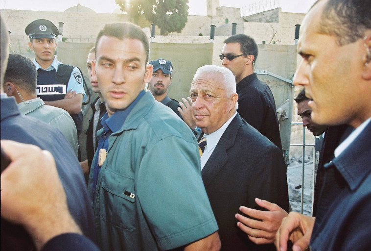 אריאל שרון עולה להר הבית