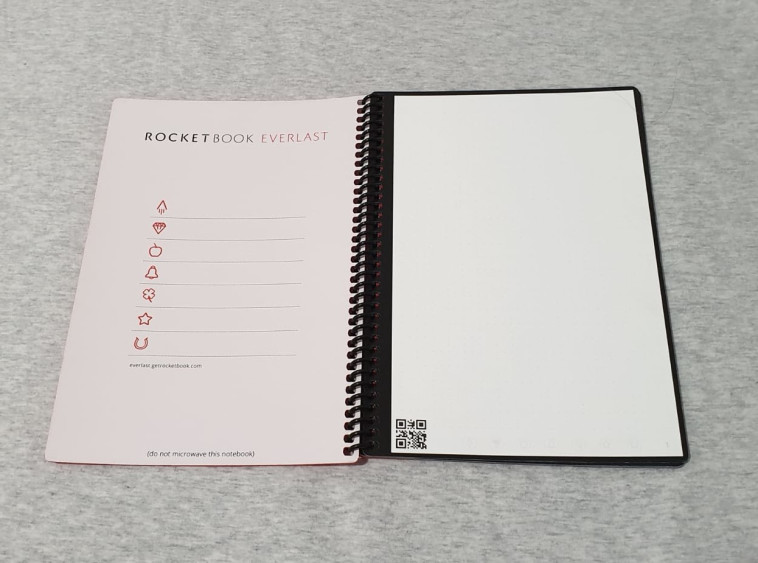 תוכן העניינים והדף הראשון של המחברת הרב פעמית