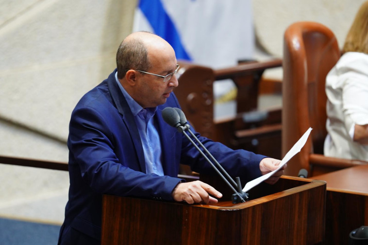 אבי ניסנקורן בעת הצבעה על הצעתו של ח''כ סמוטריץ'