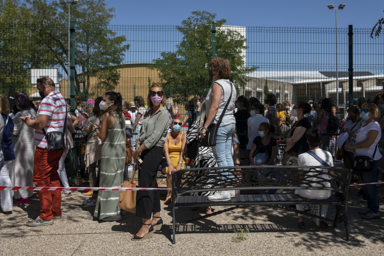 תור לבדיקת קורונה בספרד