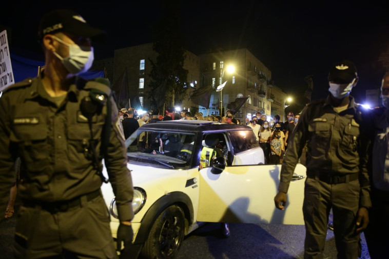 הרכב החשוד בניסיון דריסה בהפגנה בבלפור בירושלים (צילום: יהונתן ולצר/TPS)