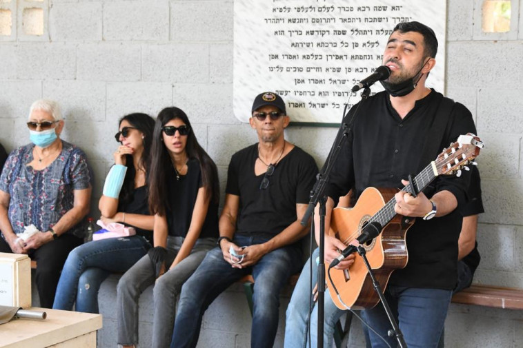 ישי ריבו בהלווית מירית הררי