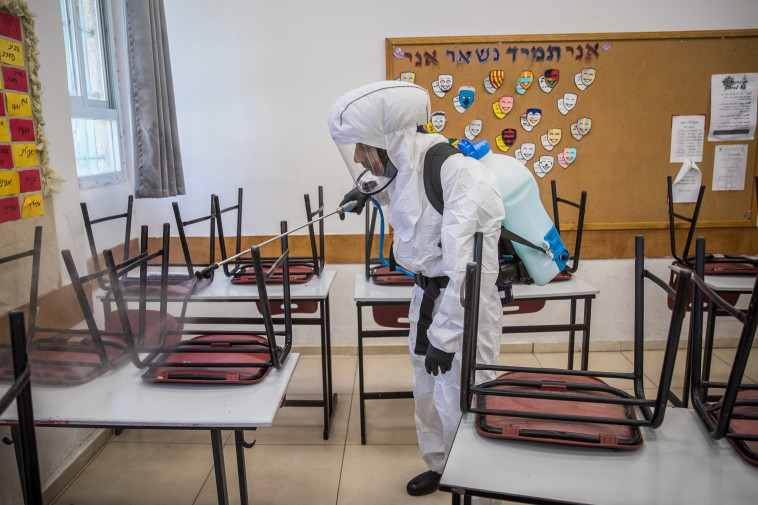 Corona - Disinfection of a school, archive (the subject has nothing to do with what is said in the article) (Photo: Yonatan Zindel, Flash 90)