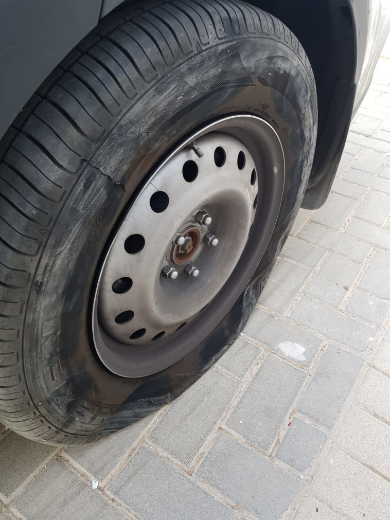 צמיגי הרכב המשטרתי שנוקבו ביצהר