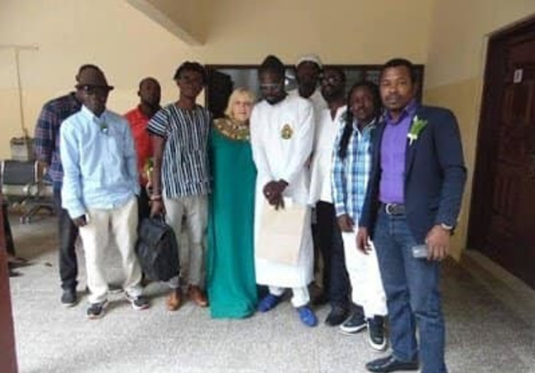 רודני והיינינג עם חברים בגאנה (צילום: רשתות חברתיות)
