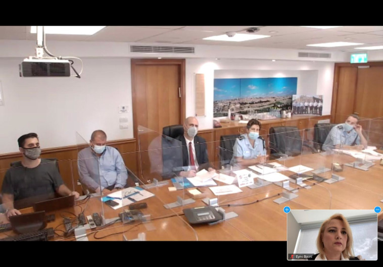 עו''ד בכור-בוני והשר אוחנה בדיון על תלונות השווא