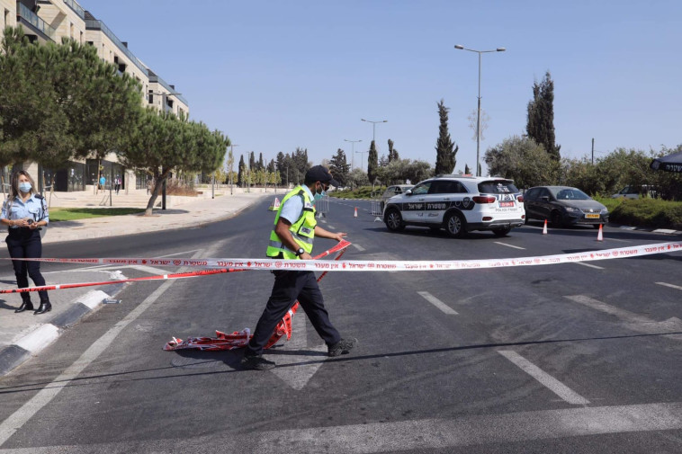 המשטרה אוכפת את הסגר ופורסת מחסומים
