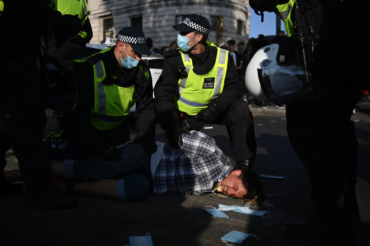 הפגנה באנגליה נגד סגר (צילום: DANIEL LEAL-OLIVASAFP via Getty Images)