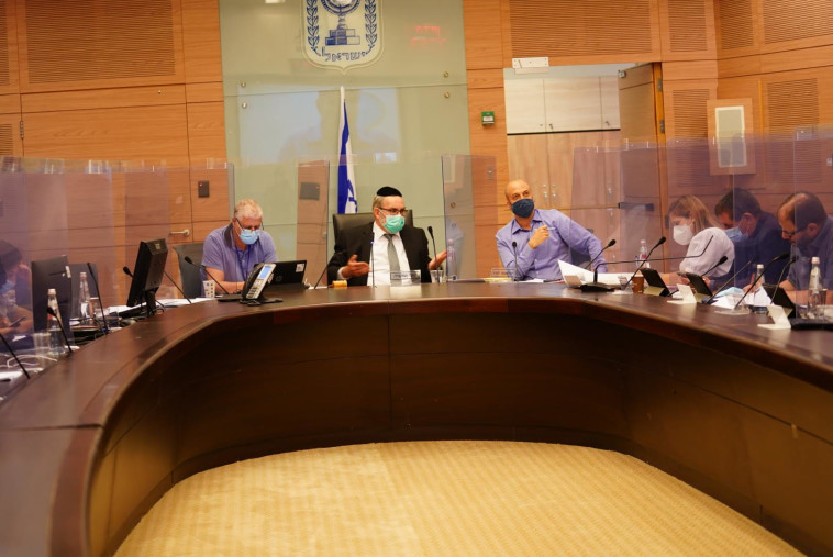 הדיון בוועדת החוקה