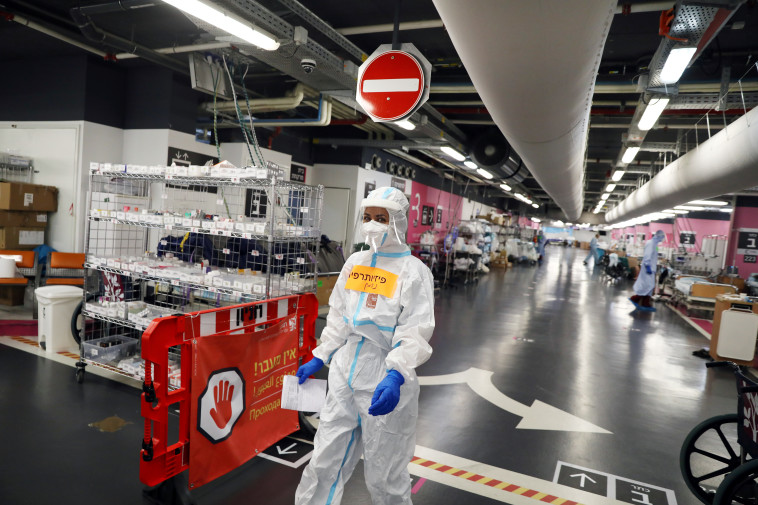 מחלקת הקורונה התת קרקעית בבית החולים רמב''ם (למצולמים אין קשר לנאמר בכתבה)