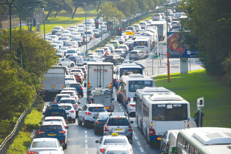 קורונה - פקק תנועה במהלך ימי הסגר, ארכיון (למקום ולמצולמים אין קשר לנאמר בכתבה)