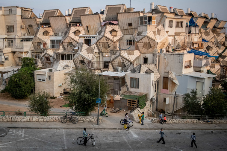 ילדים בשכונת רמות בירושלים (צילום: יונתן זינדל, פלאש 90)