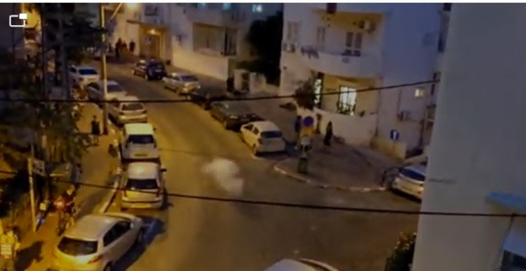 חזיז נזרק לעבר מפגינים בשכונת הדר שבחיפה