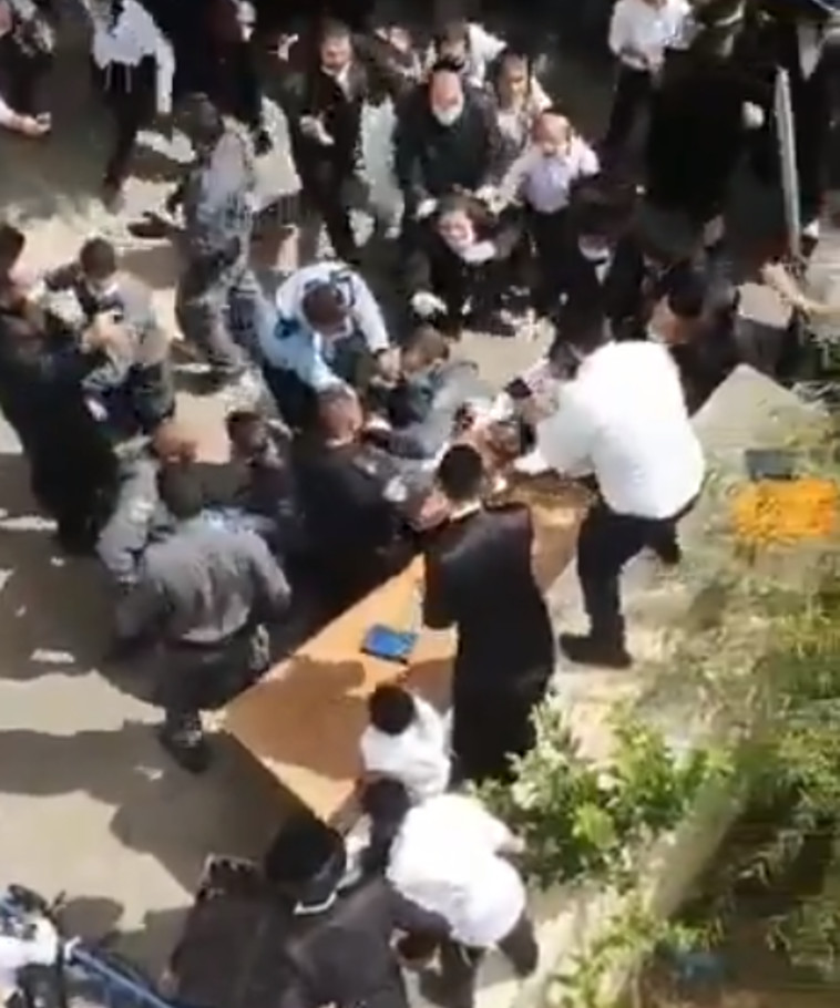 עימותים בין חרדים לשוטרים בביתר עילית