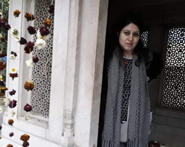 המתרגמת האיראנית רוזה ג'מאלי